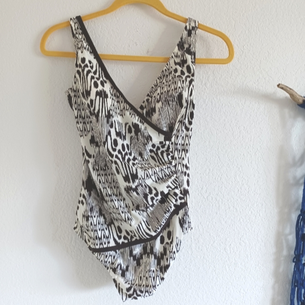 Women’s Black & White Printed One-Piece Swimsuit Tara Grinna